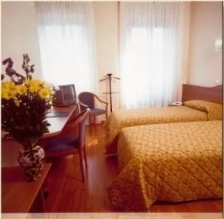 Hotel Monopole Milán Italia
