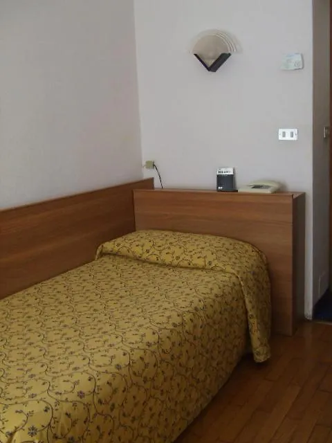 Hotel Monopole Milano 3*,