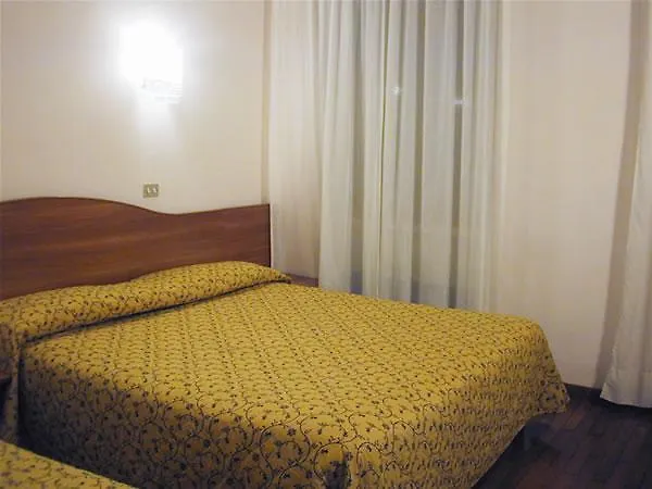 Hotel Monopole Milan 3*,