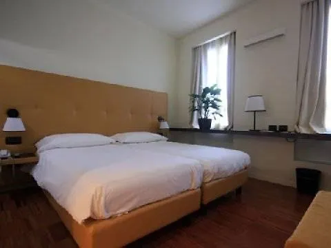 Hotel Monopole Milan 3*,